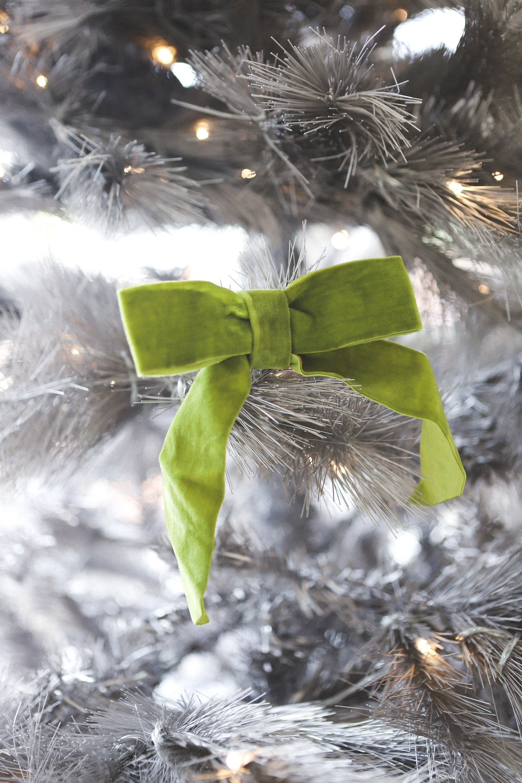 Velvet Bow Ornament Set