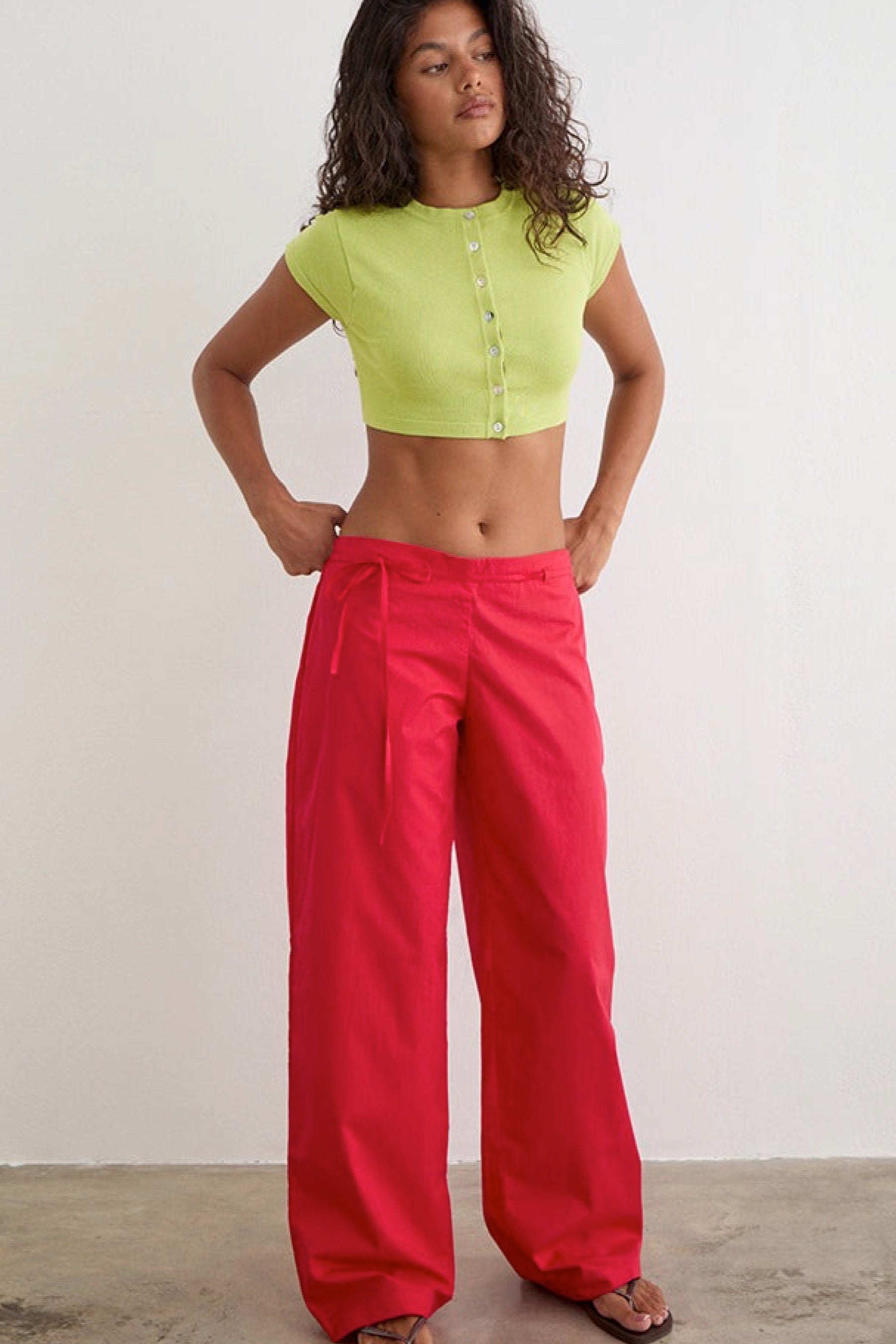 BANIAH-CRP-CARDI-FLT-KNT-LILY-GRN-BRUN-TROUSER-W-TF-POPLIN-SCARLET-44771.jpg