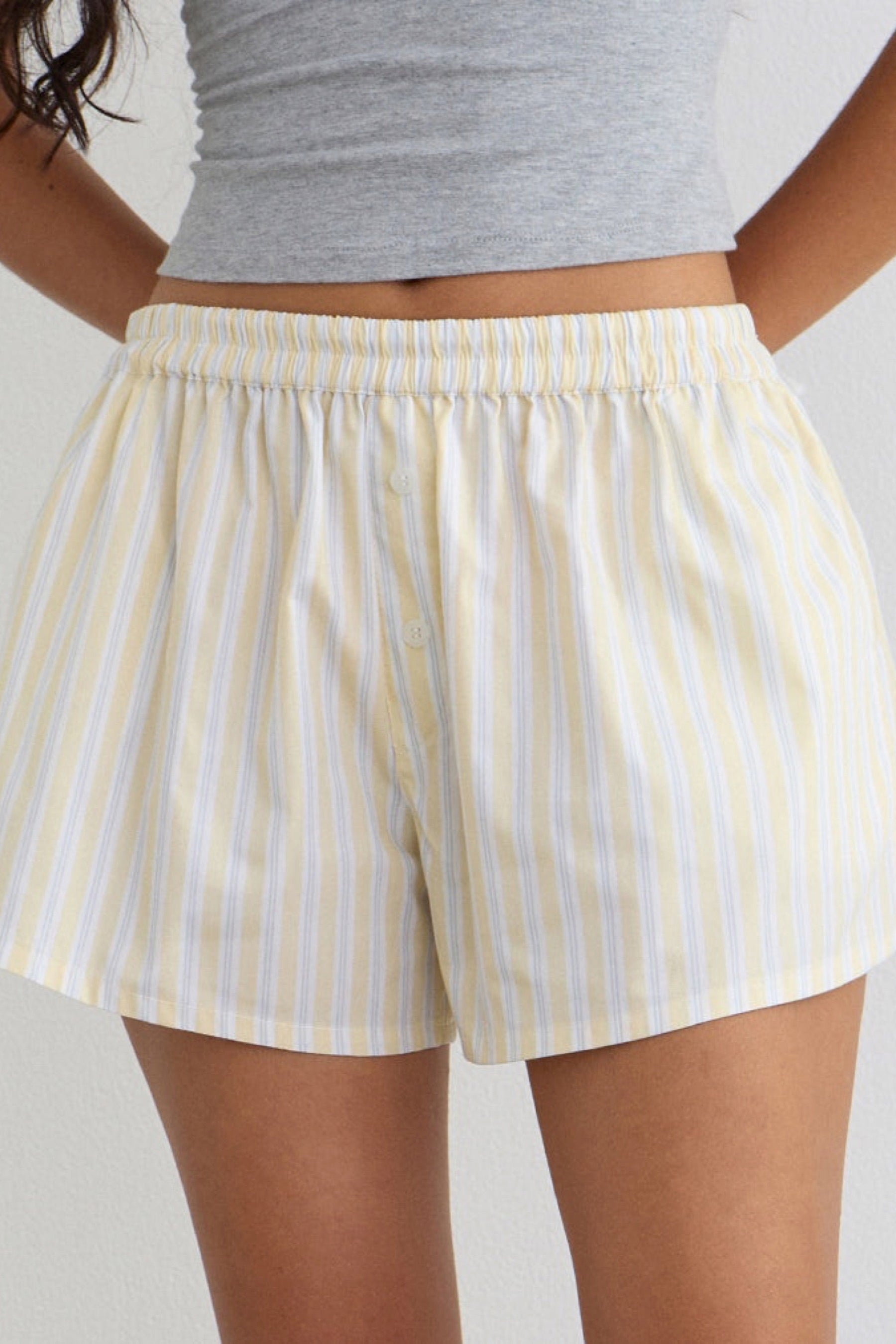 LABOXE-SHORT-CANDY-STRIPE-YELLOW-0432_9c8f4def-e089-43ab-851a-c158daa6c747.jpg