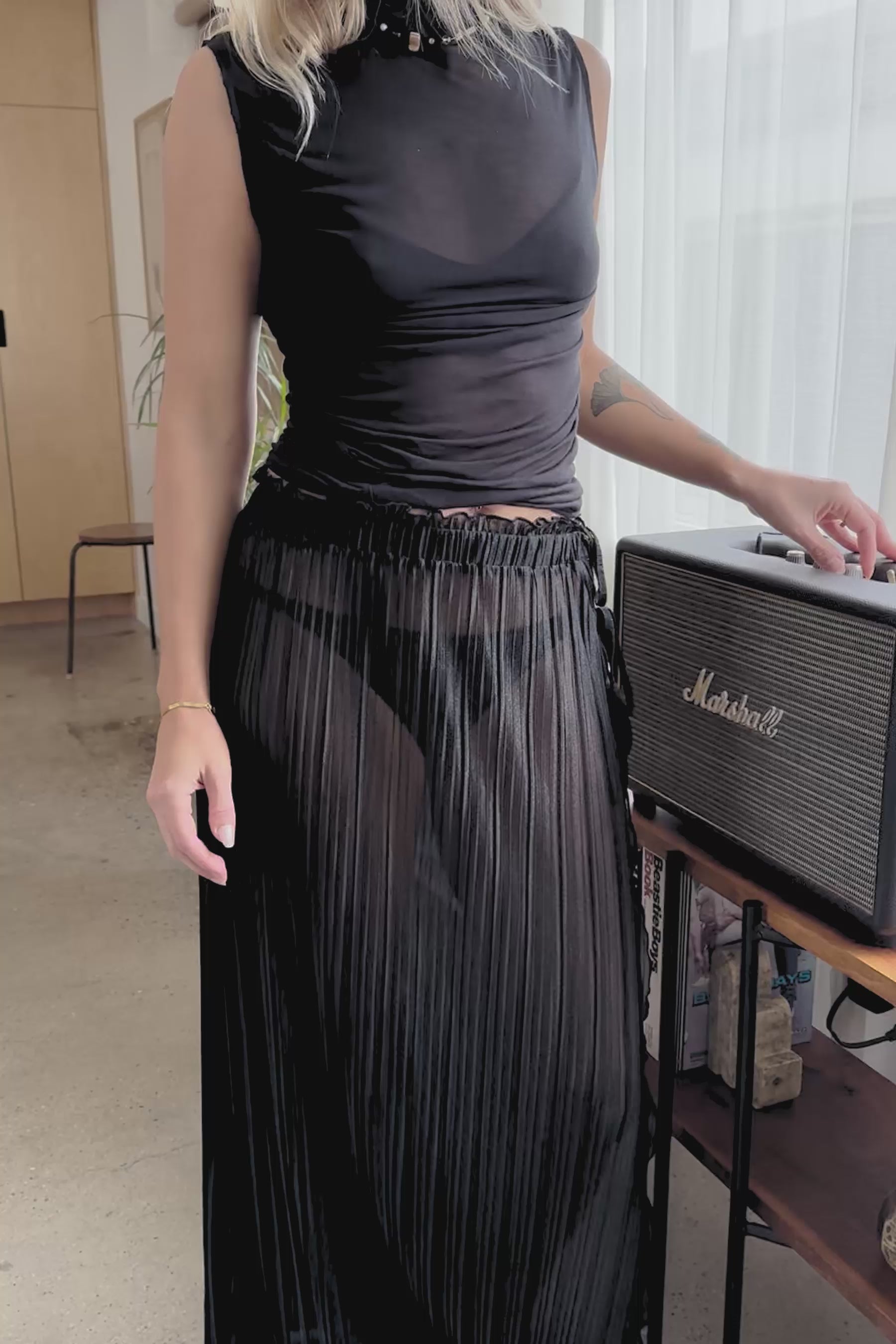 Black On Air Muscle Tank