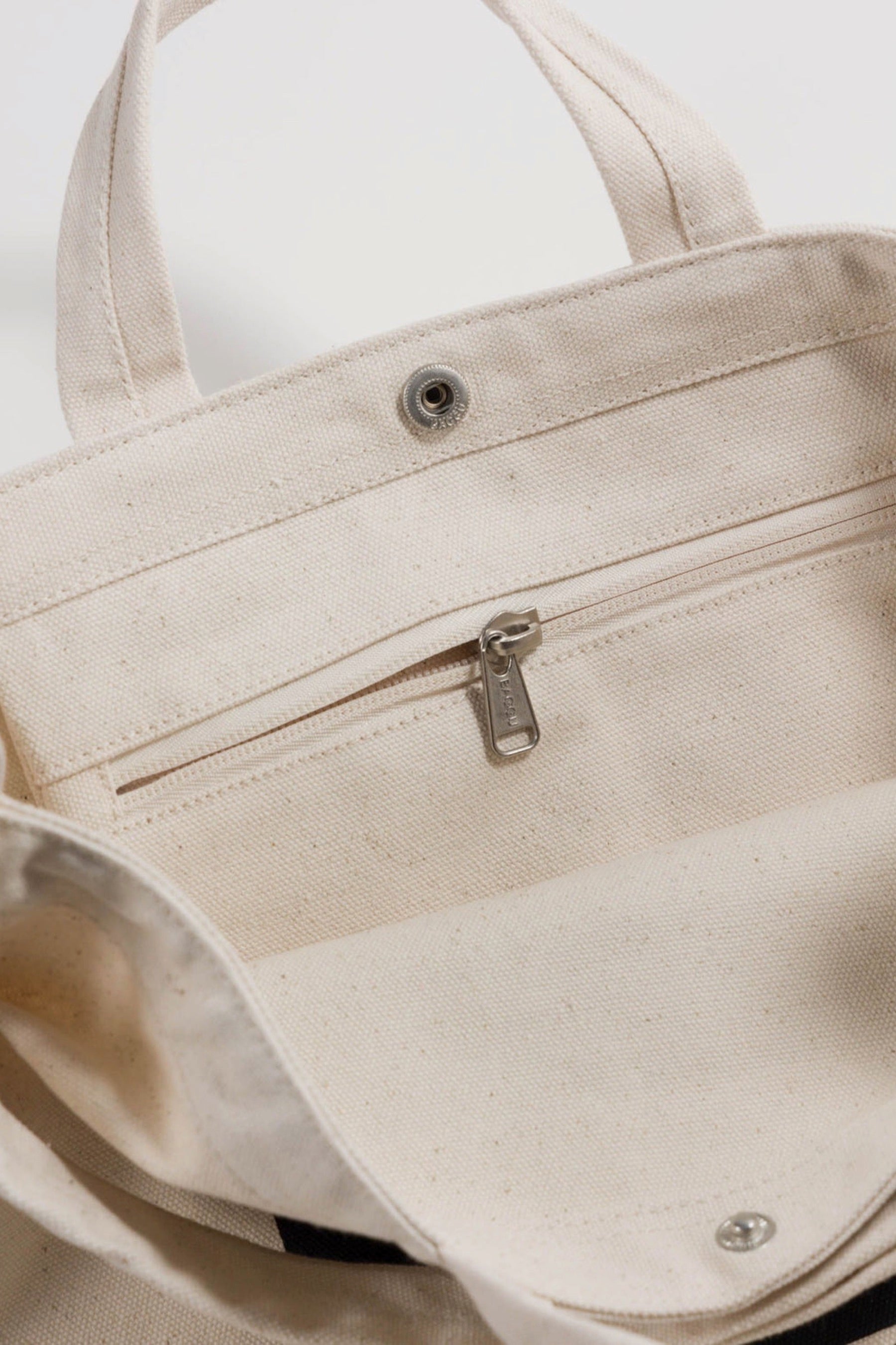 1990 Moon Horizontal Duck Bag