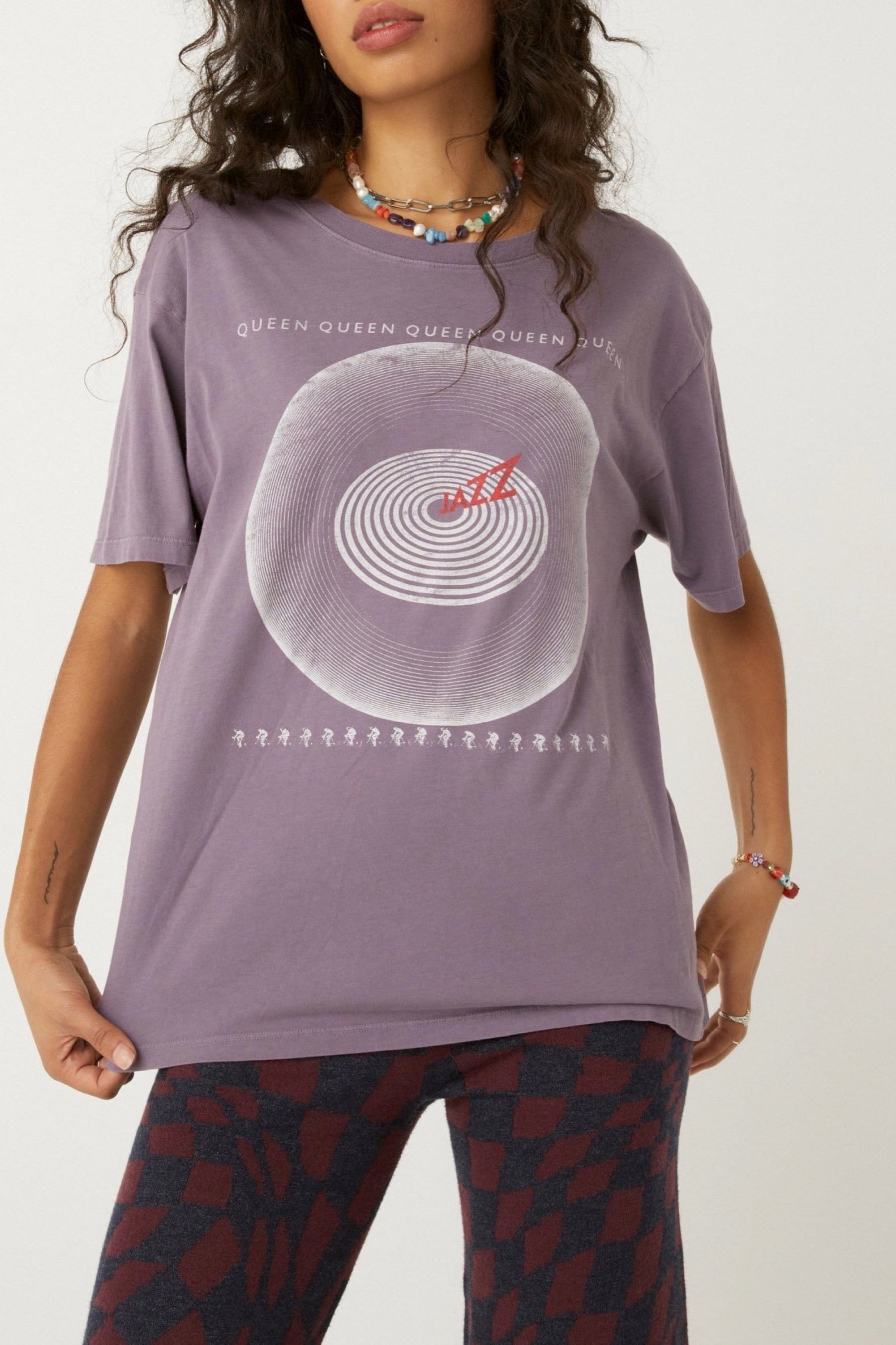 CB1265QUE719-PURPS_QUEENJAZZBOYFRIENDTEE_ECOMMCROPPED_2.jpg
