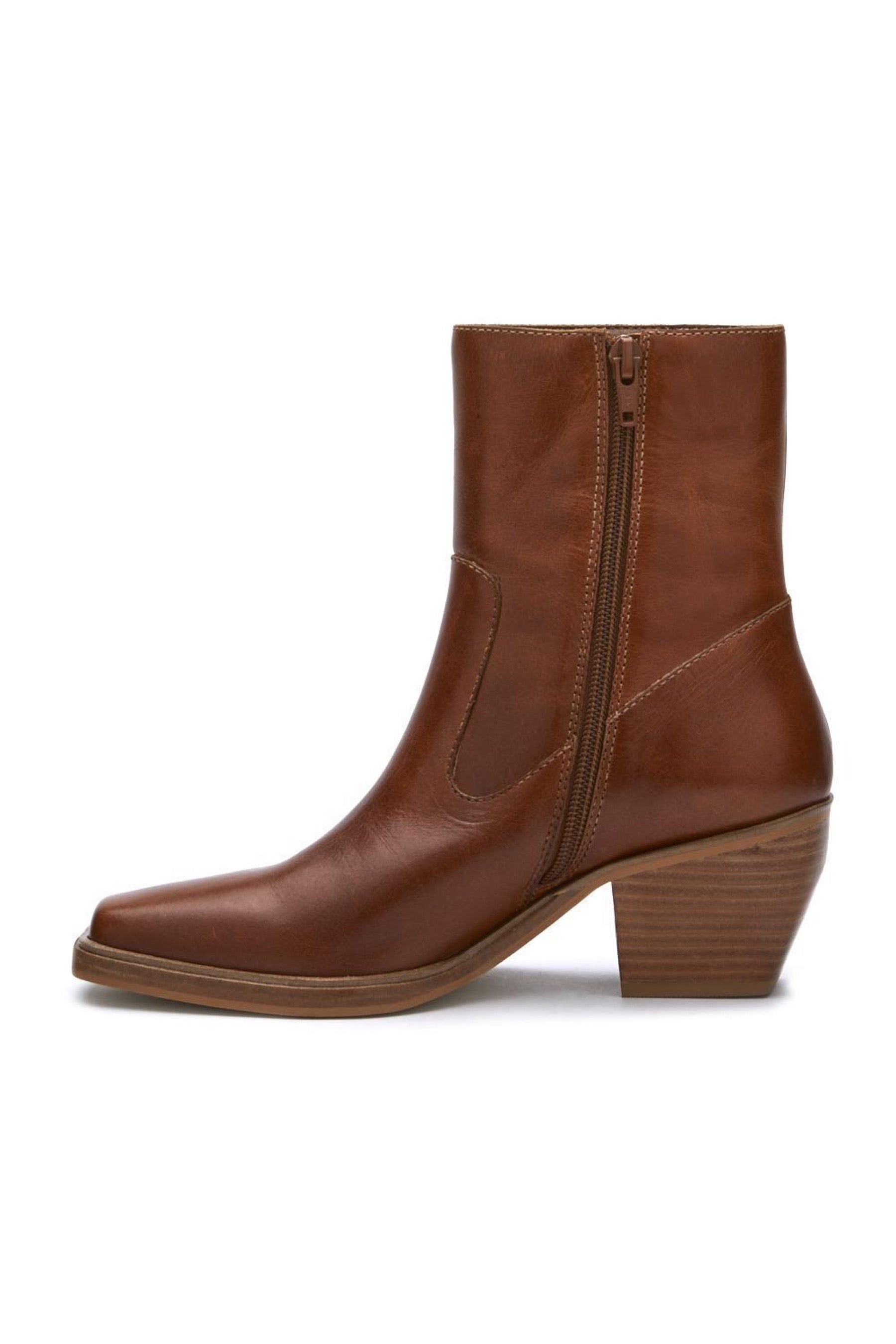Tan Ezra Boot