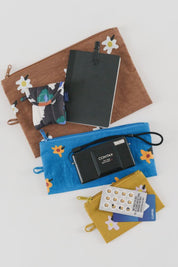 Painted Daisies Flat Pouch Set