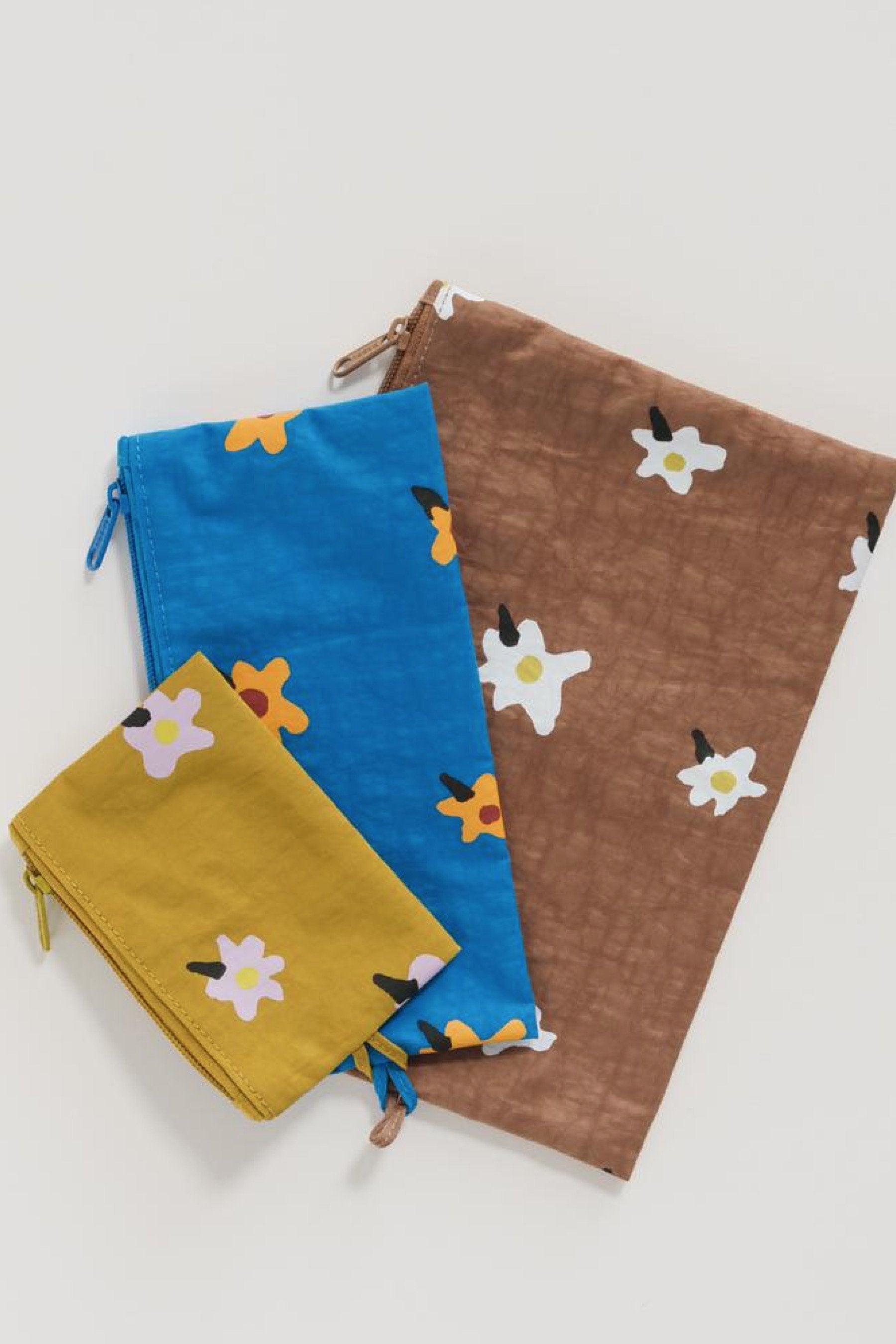 Painted Daisies Flat Pouch Set