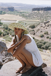 Ivy Bloom Holiday Bucket