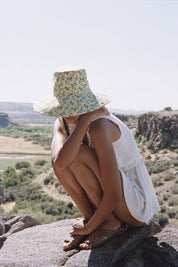 Ivy Bloom Holiday Bucket