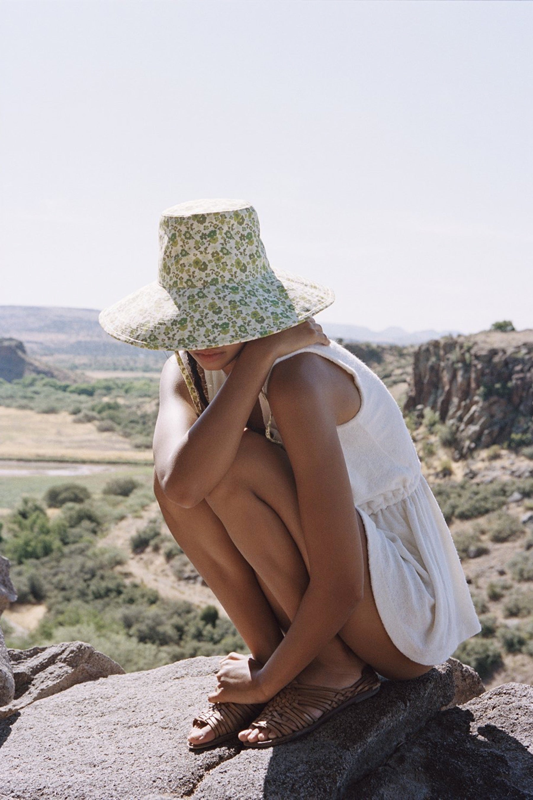 Ivy Bloom Holiday Bucket