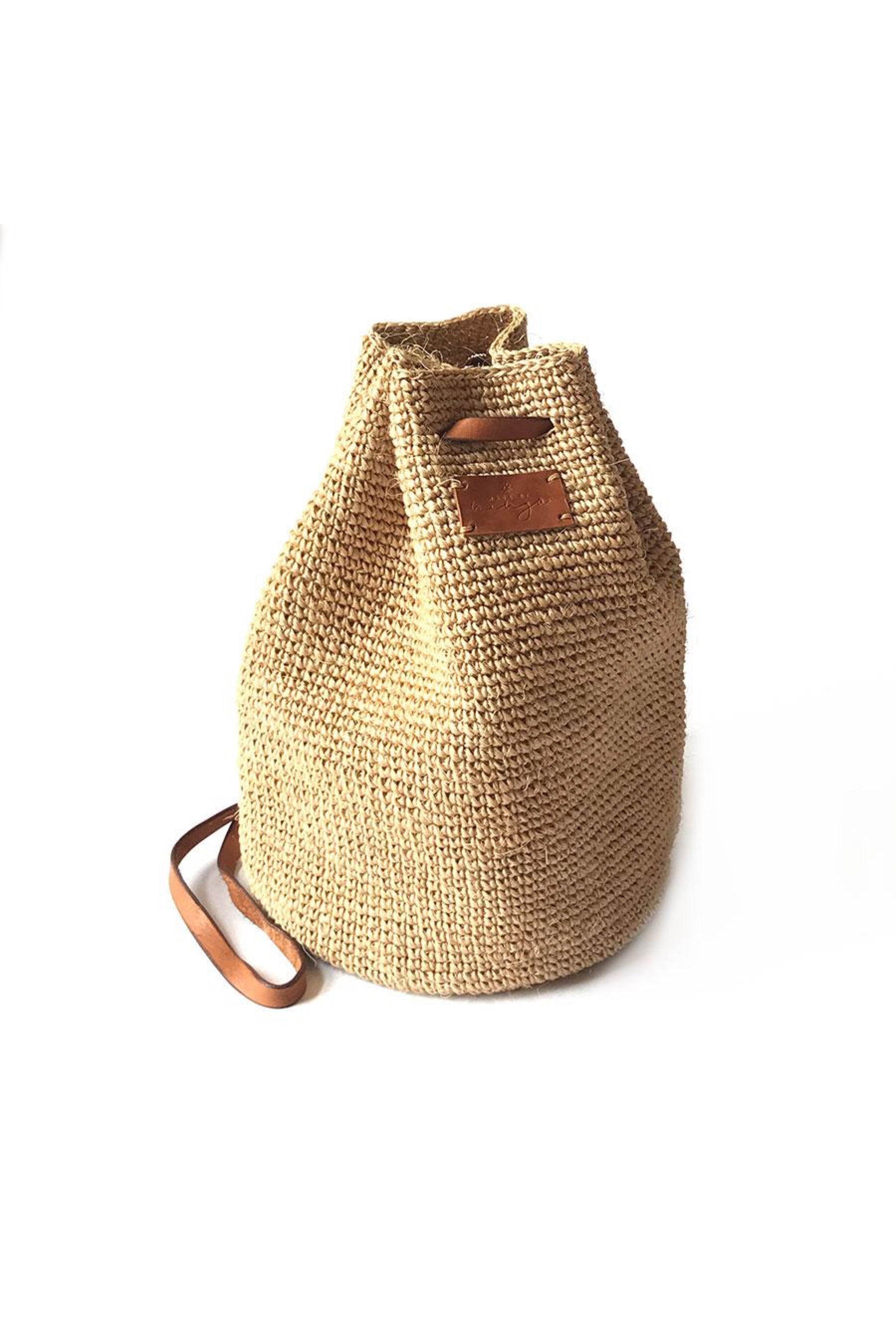 Nana-Bucket-Bag-Made-by-Minga-All-Natural-Fiber-2_900x900_f25354a5-208c-42e3-bb92-c5918337d3e5.jpg