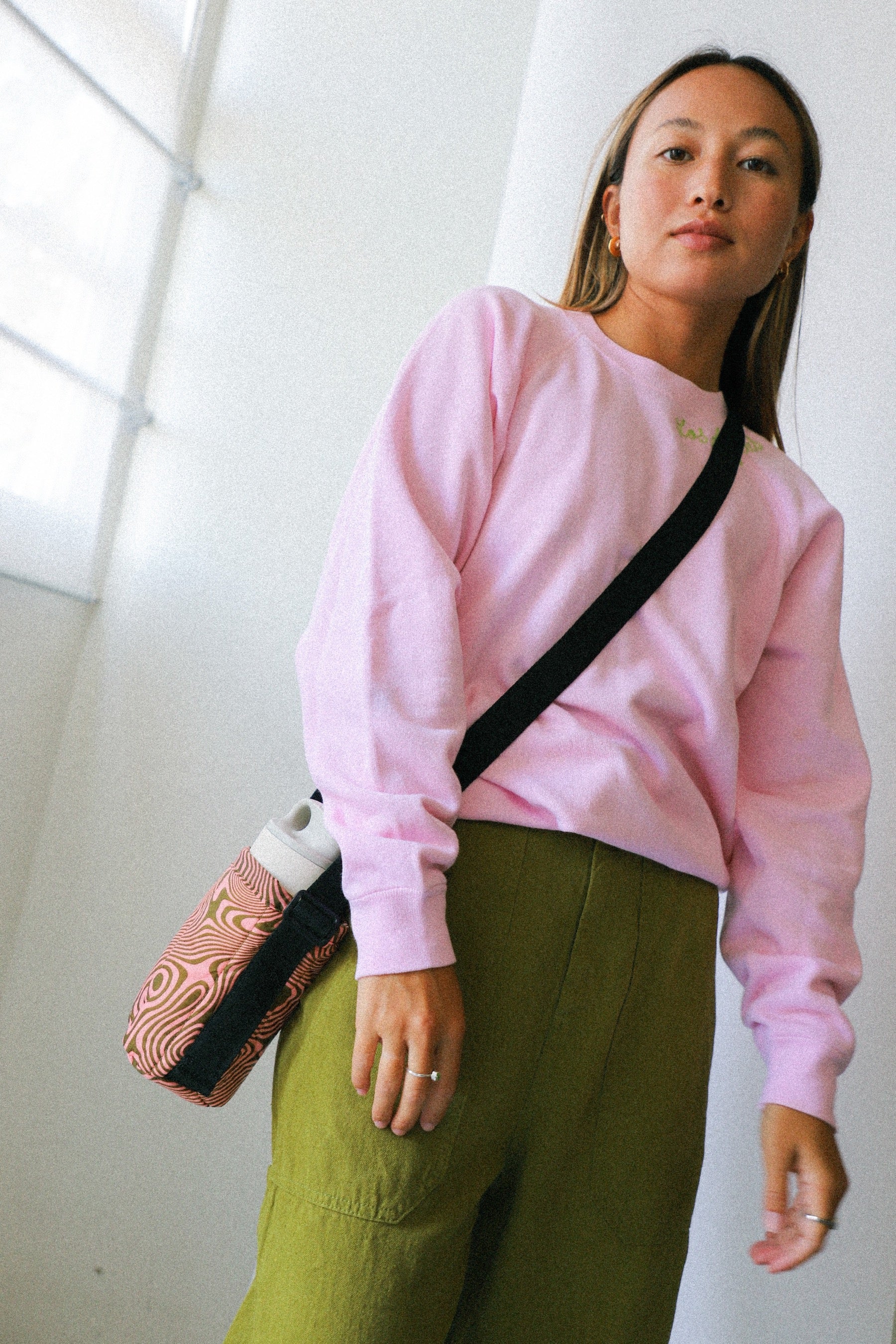 Salmon Trippy Swirl Puffy Water Bottle Sling