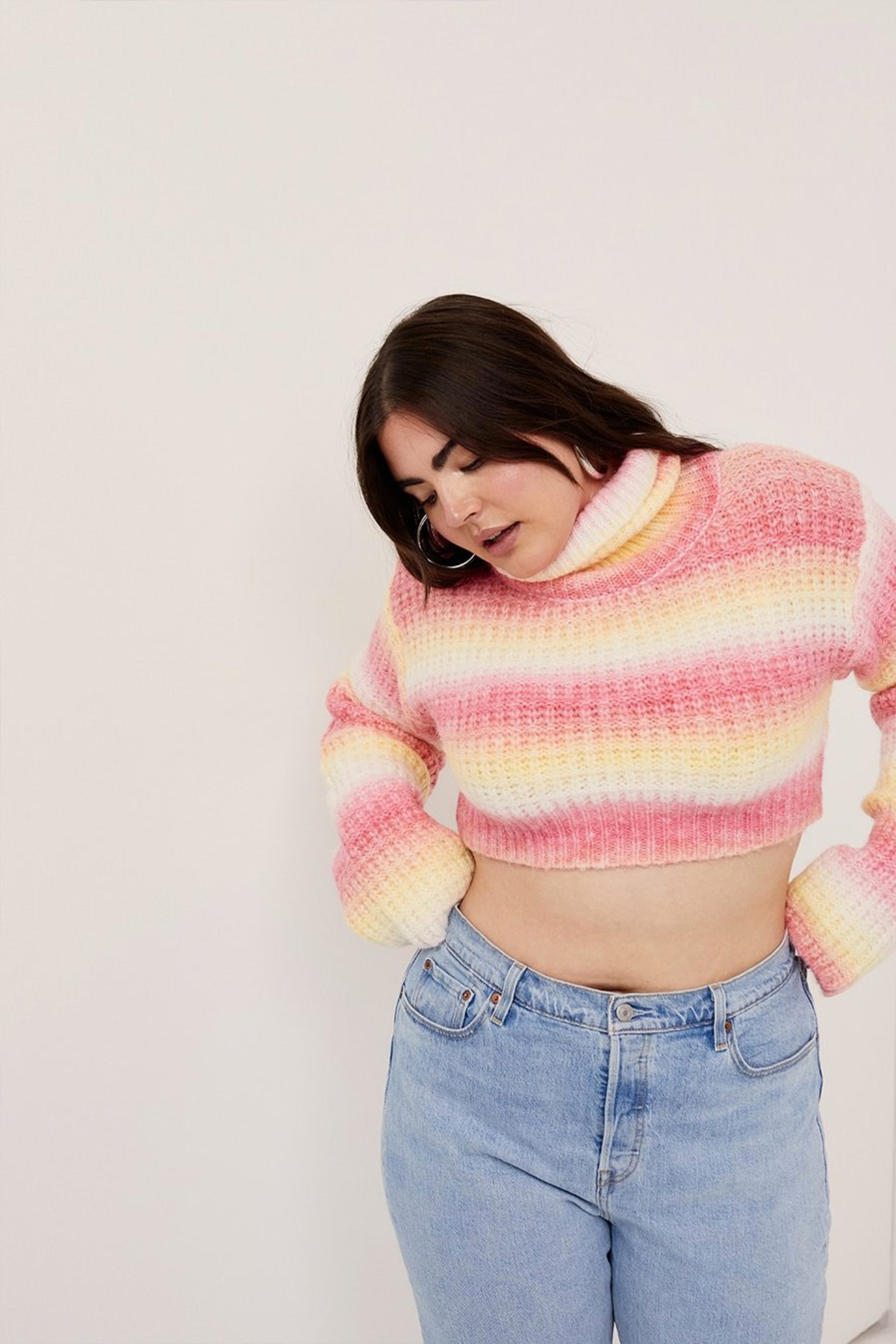 RosaCropTurtleneck_03_900x_69cdb08c-48f2-4089-b878-e16521d6a3d2.jpg