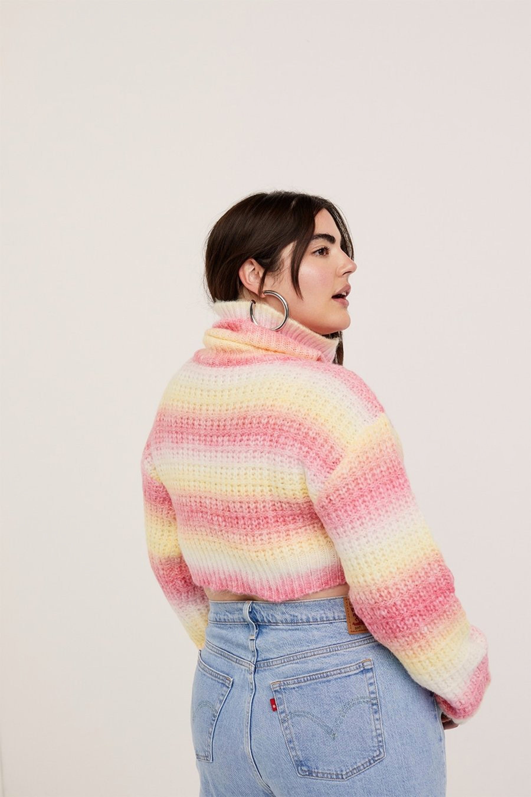 RosaCropTurtleneck_05_900x_b36d26da-7563-4d7d-b852-f0a820048e9d.jpg