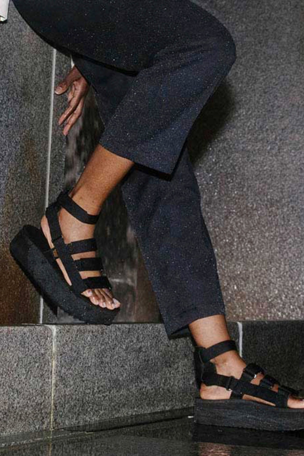 Black Mevia Flatform Sandal