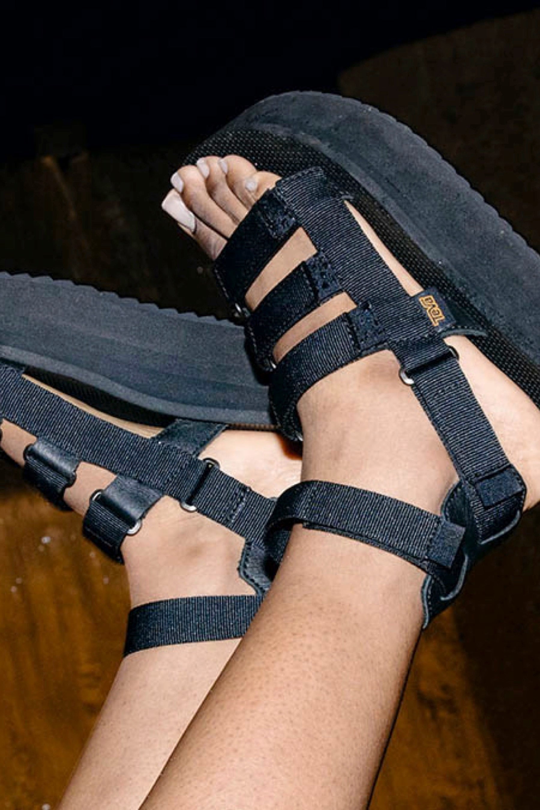 Black Mevia Flatform Sandal