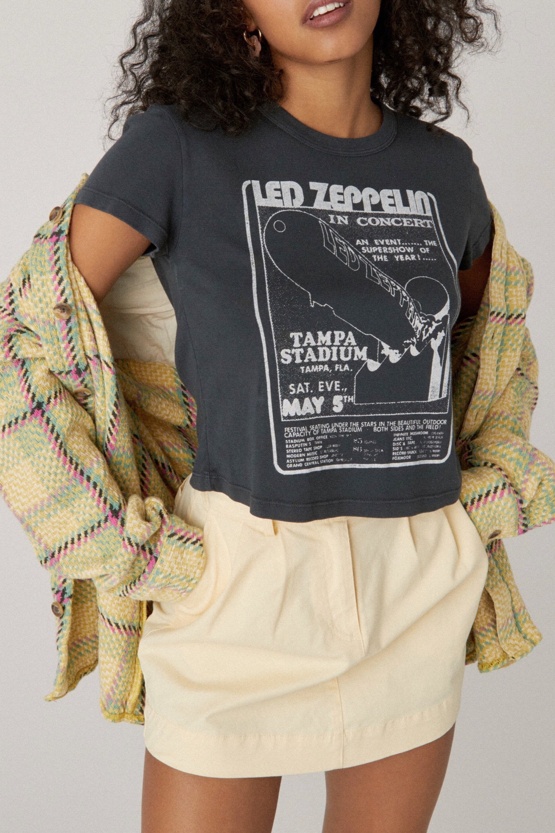 T1568LED693E-VNBLK-_LEDZEPPELININCONCERTSHRUNKENTEE_ECOMMCROPPED_1_2890x_c0468409-6ea3-4be4-bb38-f9a0645baf59.jpg