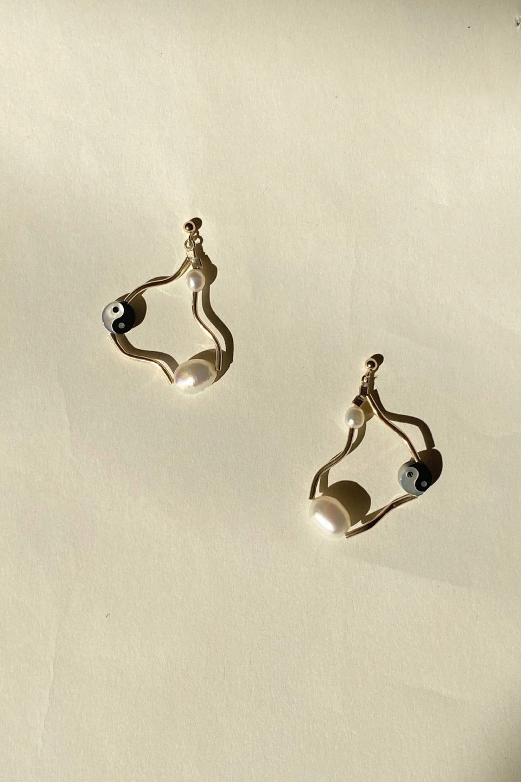 Gold Current Earrings
