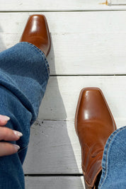 Tan Ezra Boot