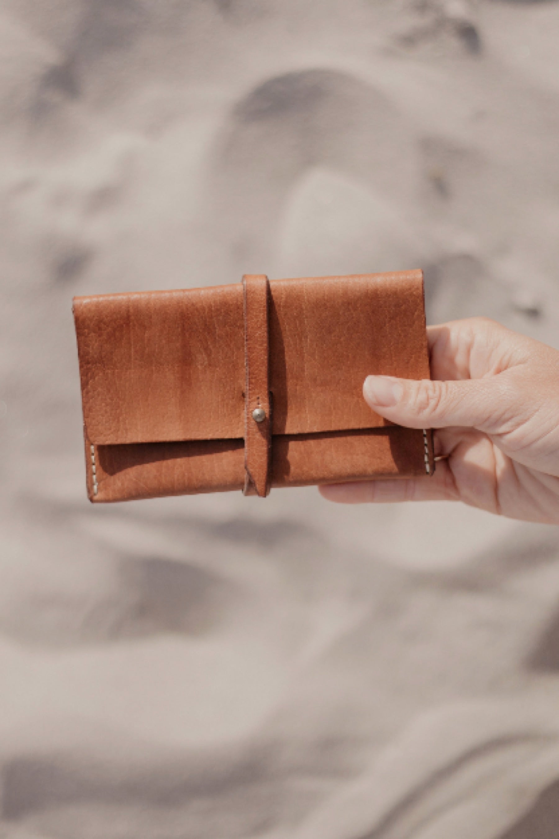 made-by-minga-leather-wallet-handmade-2_650x624_557b699b-e545-41ad-b17c-712a6c3b5b0a.jpg