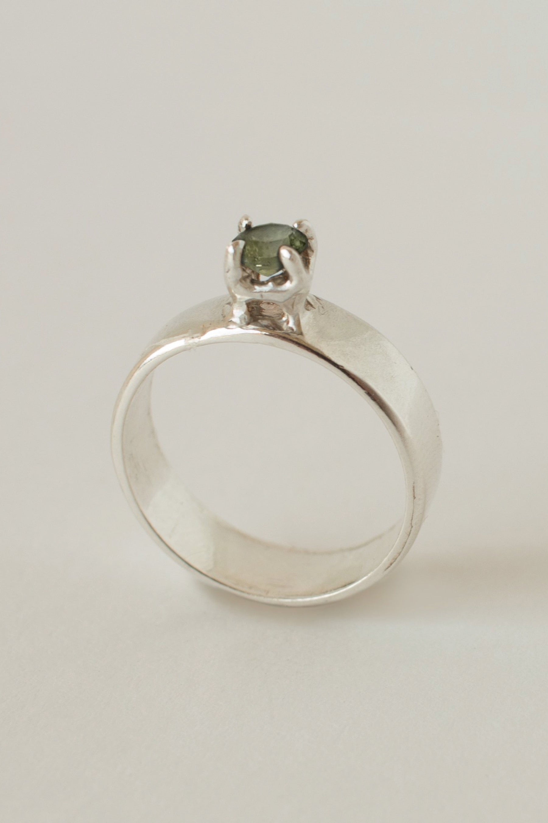 merewif-lucinda-ring-green-silver.jpg