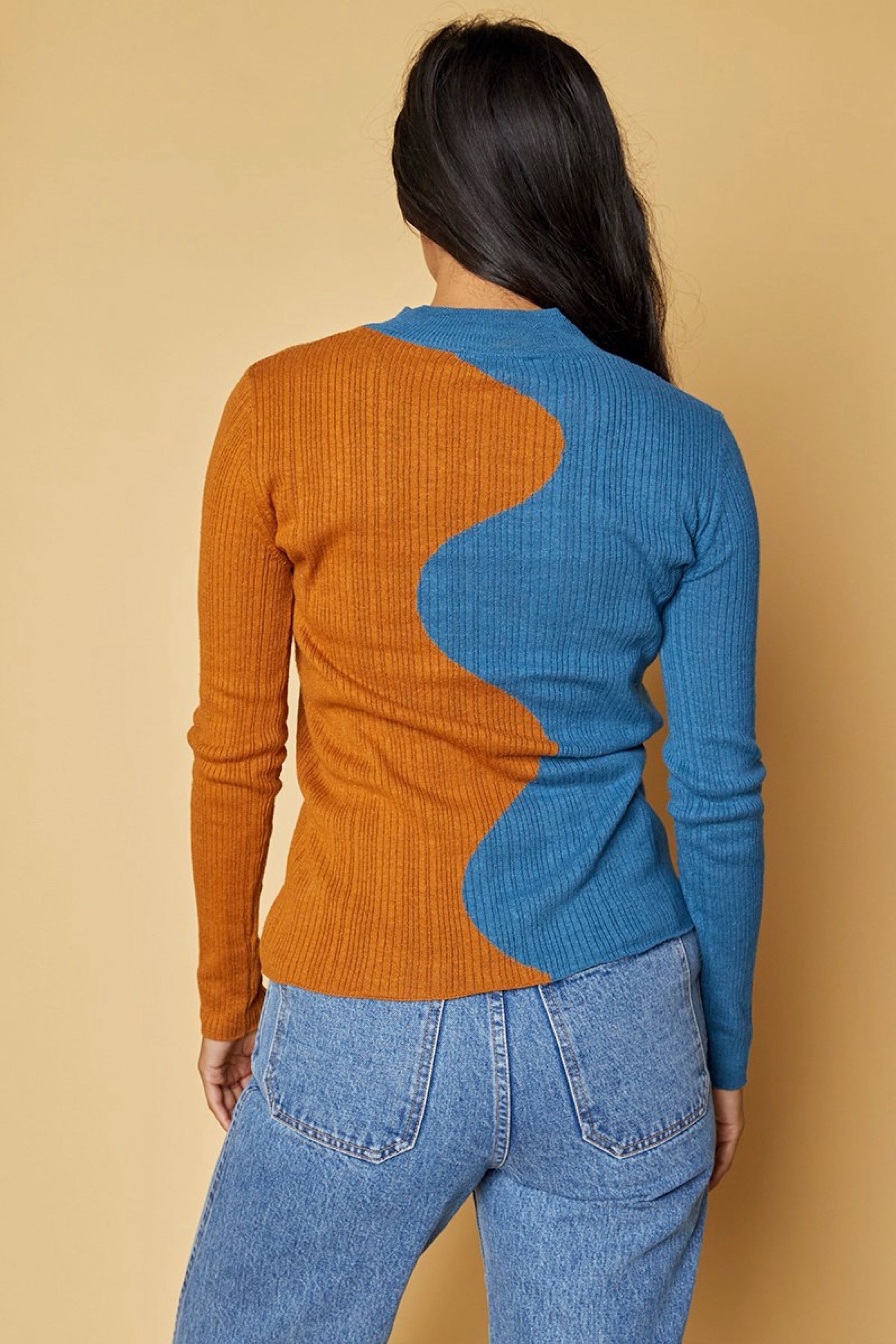 Rust + Tide Onda Turtleneck