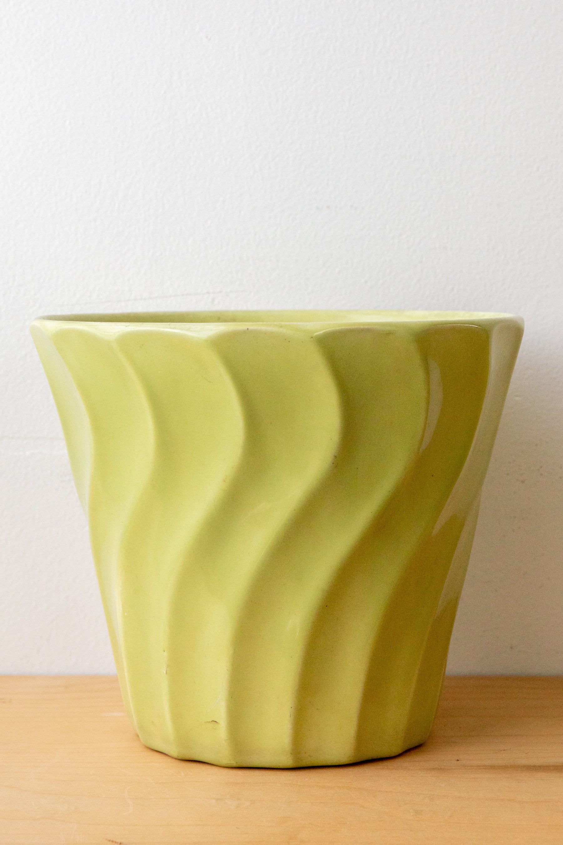 Medium Lime Wavy Planter
