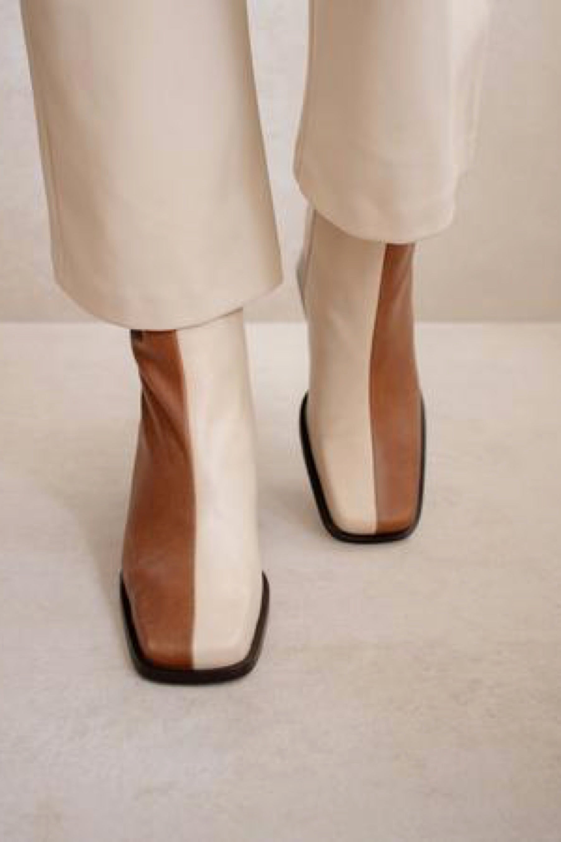 south-bicolor-camel-beige-boots-alohas-408480_360x_fae56a74-aaff-4300-9104-2690b9df7991.jpg