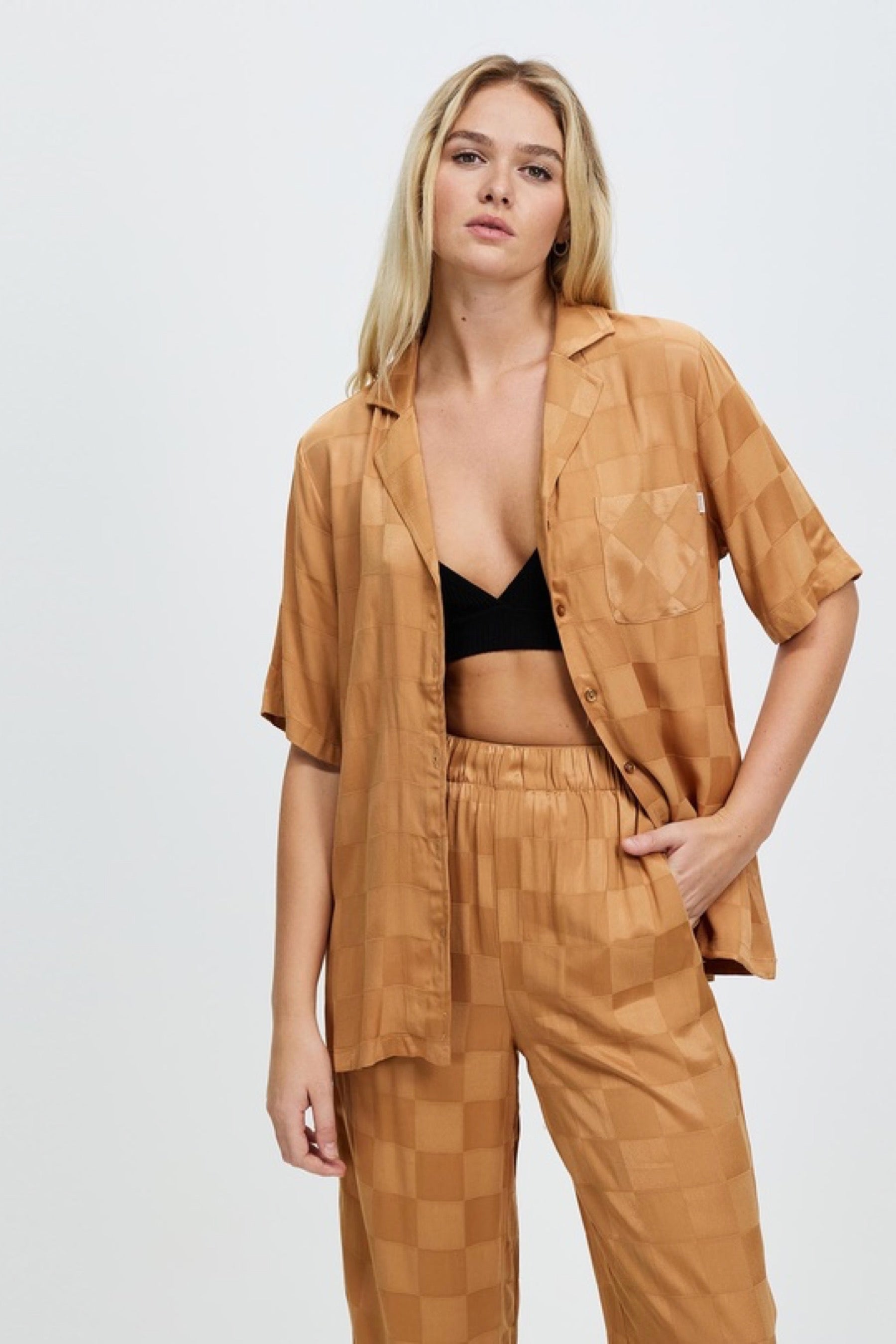 Lion Jackpot Button Up